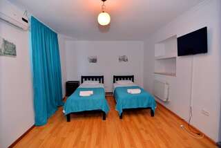 Гостевой дом Hotel Orange Kutaisi Кутаиси Двухместный номер с 1 кроватью и собственной ванной комнатой-21